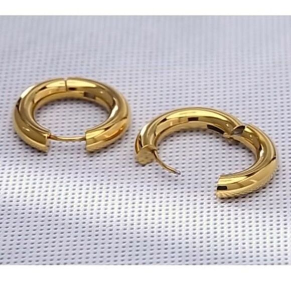 Classic Chunky Style Round Gold Hoop Earrings - Picture 12 of 14
